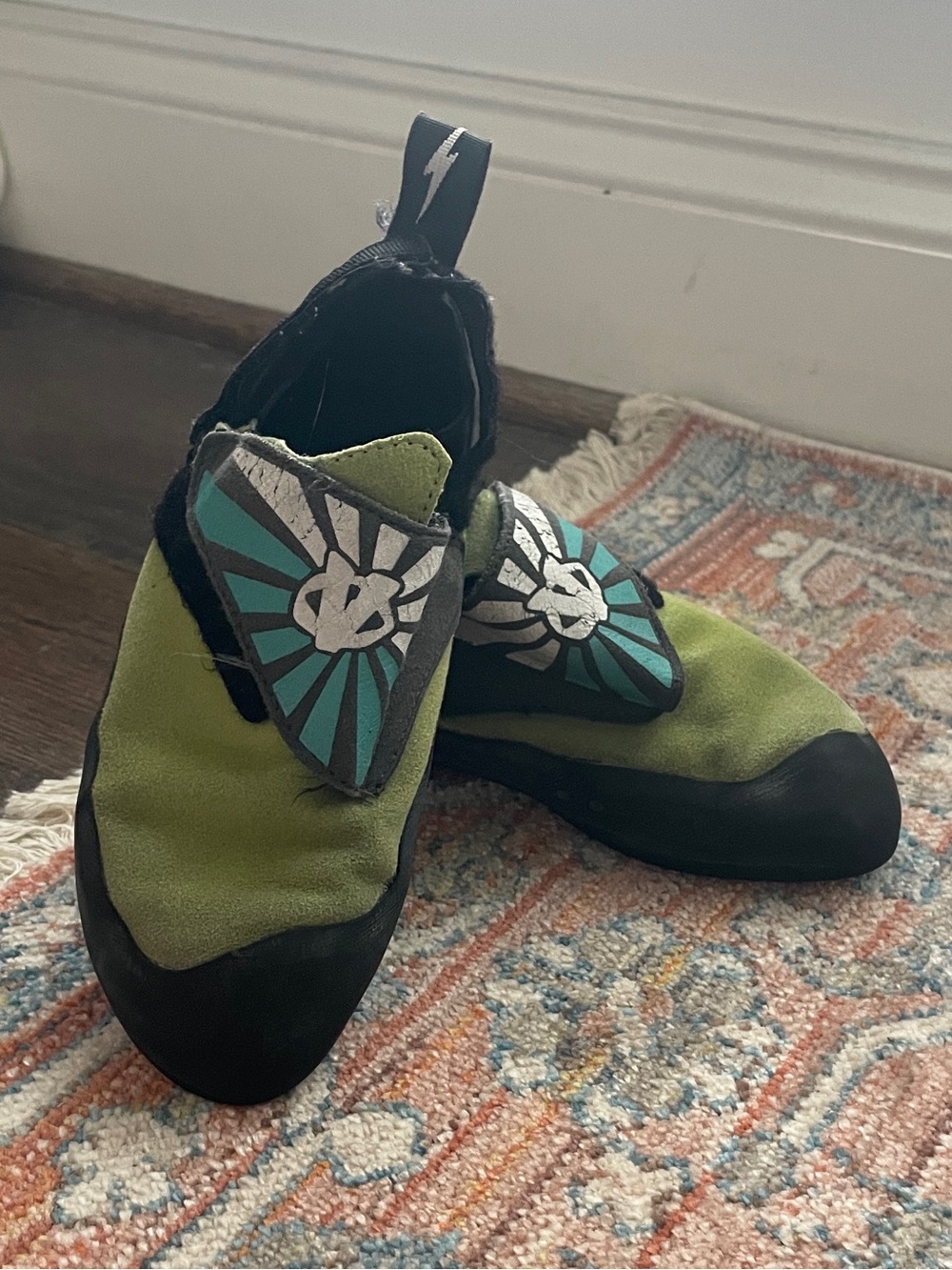EVOLV VENGA CLIMBING SHOES (LIME GREEN) - KIDS — US SZ 4